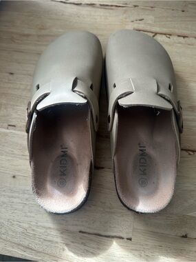 KIDMI Neutral Beige Leather Clogs
